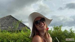 Они трахались так страстно, что даже дождь не остановил их.