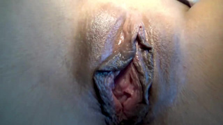 Грязные разговоры и мастурбация зрелой брюнетки