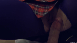 Сосет головку члена у препода