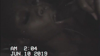 Благоверный снимает на камеру как его чернокожая женушка сосёт его большой стояк