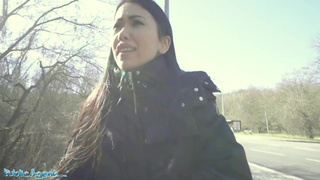 Секс за деньги с молоденькой казашкой публично на автобусной остановке