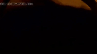 Брюнетка-жена собачьи с большим черным членом в любительском видео