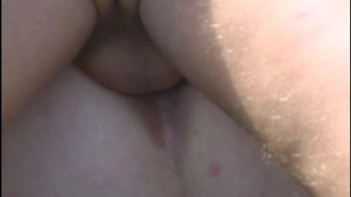 Молодой муж в чистом поле трахает свою толстую и зрелую жену