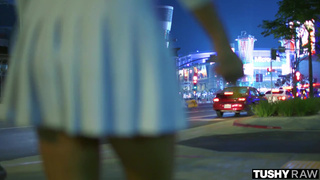 Порвал большим членом анальную целку стройной блондинке