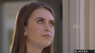 Маруха глубоко заглотила большой член негра и скачет на хуе его друга