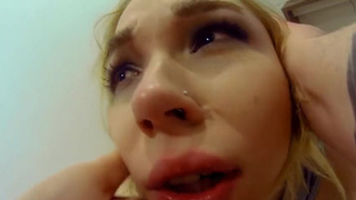 Девку жестко поимели в рот