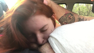 Таксист завез рыжую русскую телку в лес и жестко трахнул в ротик