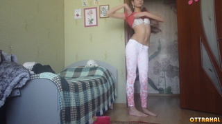 Первый раз разделась перед любительской камерой - Домашний стриптиз