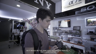 Приятель возбуждает и трахает азиатку на белых простынях